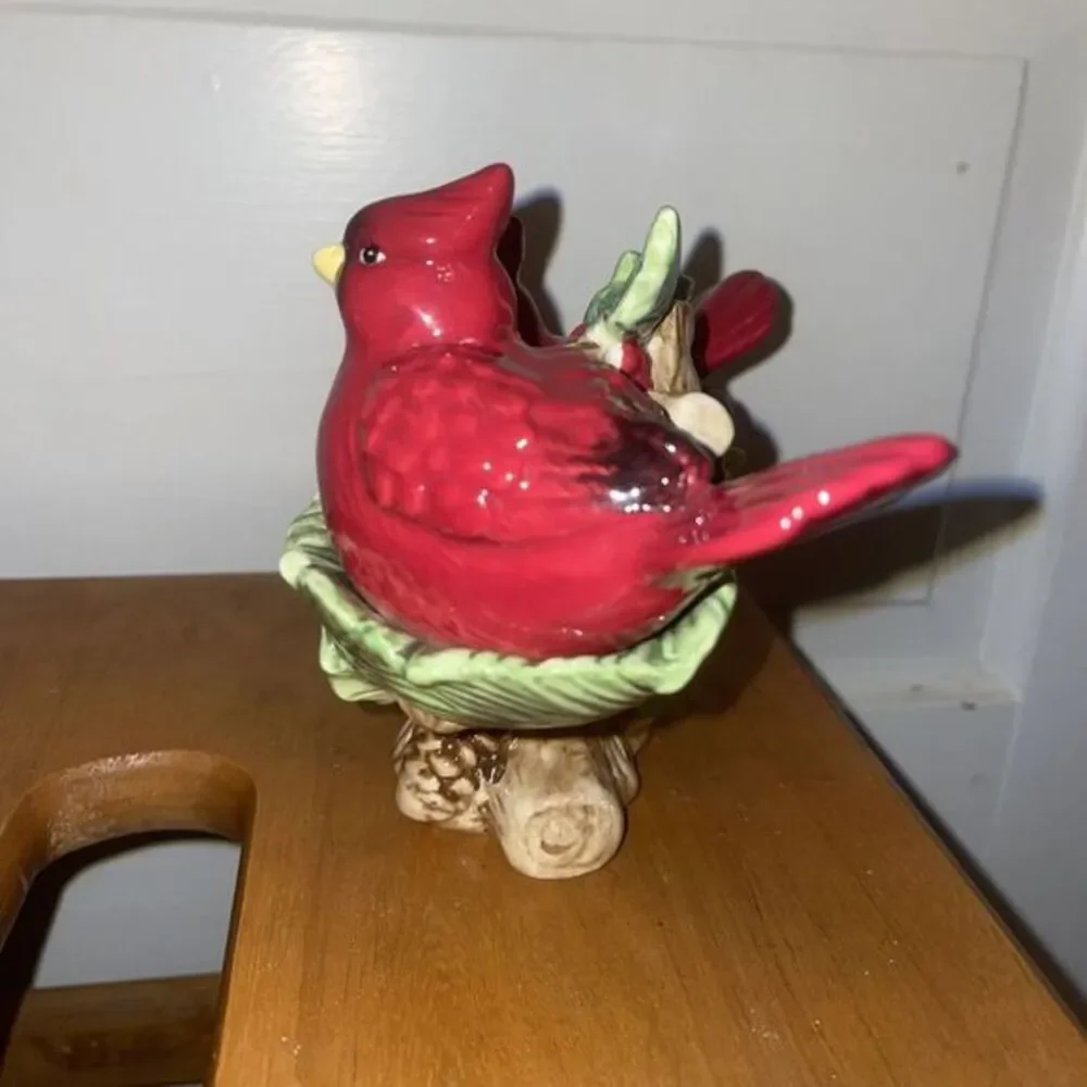 Red Cardinal‎ Salt And Paper Shakers In Holly Leaf Stand